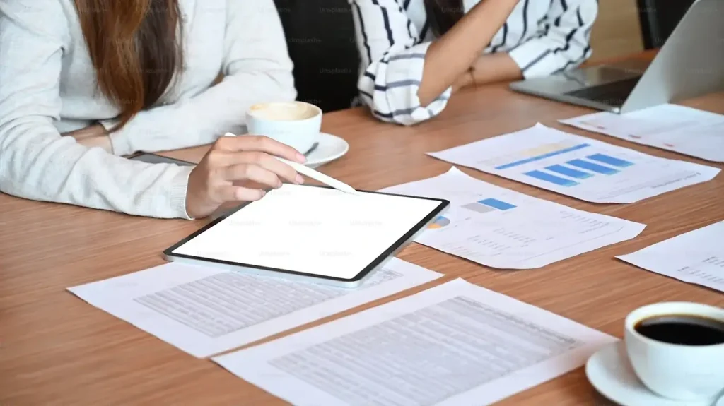 월 300만원 연봉 상승? 2025년 직업상담사 2급 자격증, 진짜 돈 되는 이유 5가지 (현실적인 전망과 취업 꿀팁)